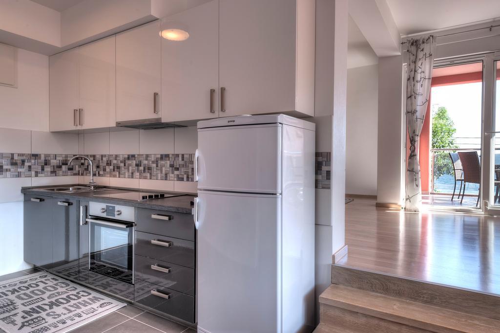 Apartments Delfin Tivat Exterior foto