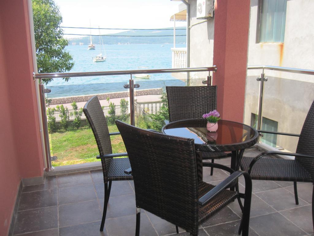 Apartments Delfin Tivat Exterior foto